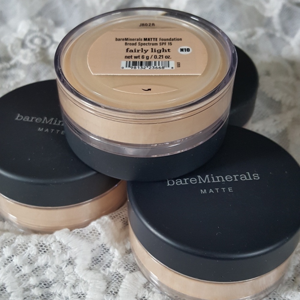 Fairly light NWT BareMinerals matte powder   